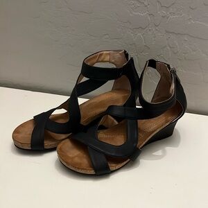 Adrienne Vittadini black strappy sandals. Zips in back. 2-2 1/2” heel. Sz. 7